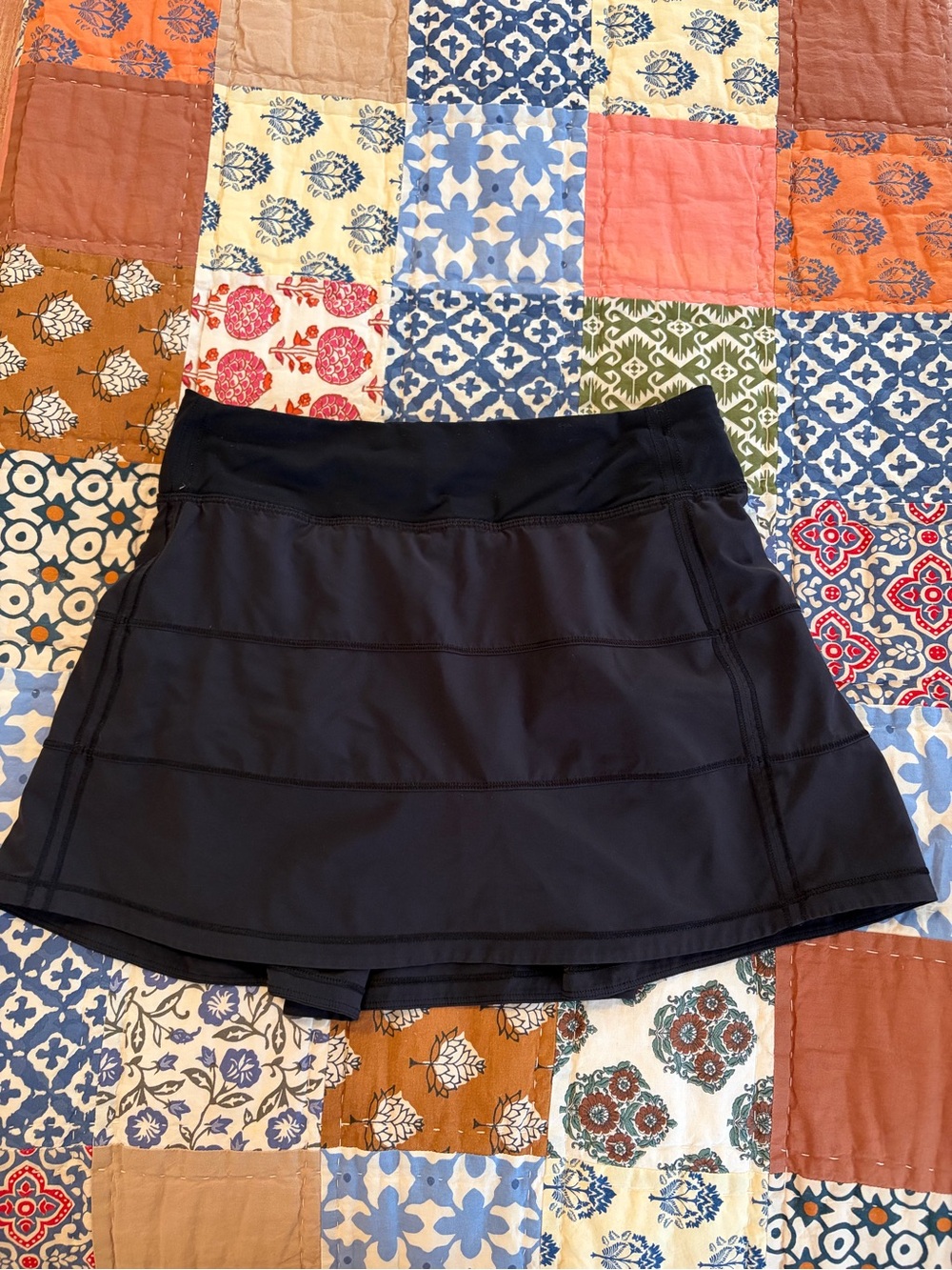 Lululemon black skort size 4 tall